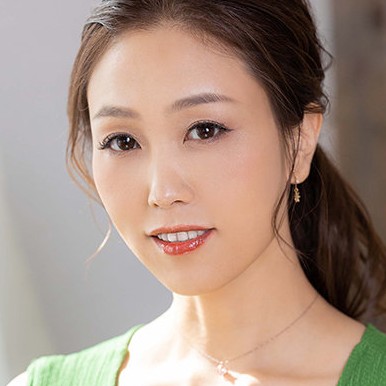 Rena Aoyama